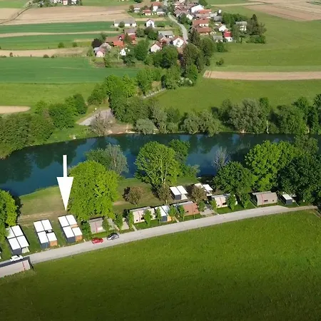 Holiday home Sindi's Tiny House By Kolpa River